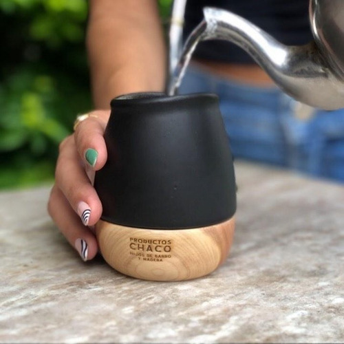 Mate Productos Chaco Porteñito De Cerámica Y Base De Madera Color Negro Satinado