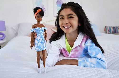 Imagem 5 de 7 de Barbie Fashionistas 185 Negra Turbante Sardas 2022 Bandana