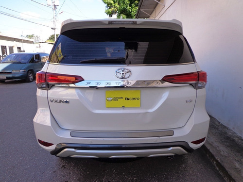 Imagen 5 de 18 de Toyota Fortuner Dubai Vxr 2019 V6 4x4 Automático