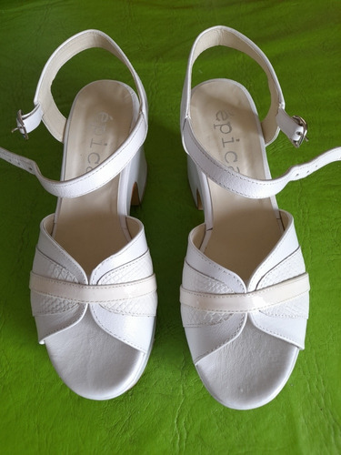 Sandalias Plataformas Blancas De Novia. Épica Praga. 