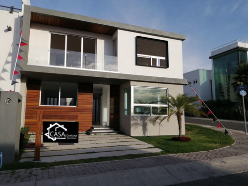 Preciosa Casa En El Refugio, Jardín, 3 Recamaras, Estudio O 4ta Habitación, Lujo
