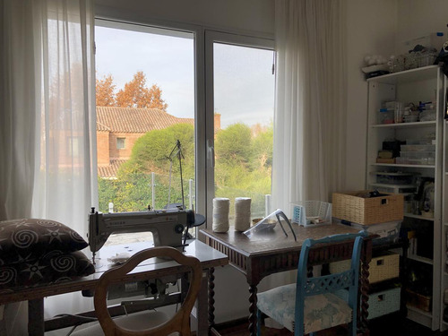 Excelente, Práctica Y Funcional Casa En Venta En Las Glorietas