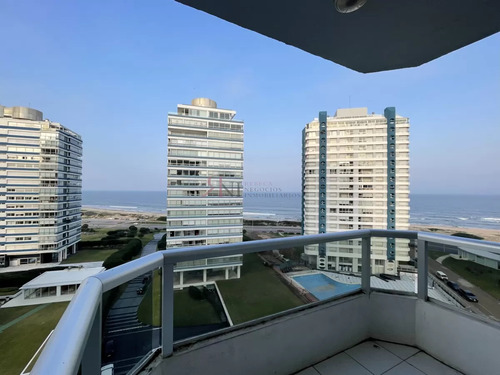 A Pocos Metros De La Playa Brava, Terraza Con Vista