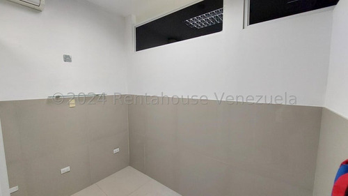 Local En Alquiler Los Chaguaramos Mls 24-20494