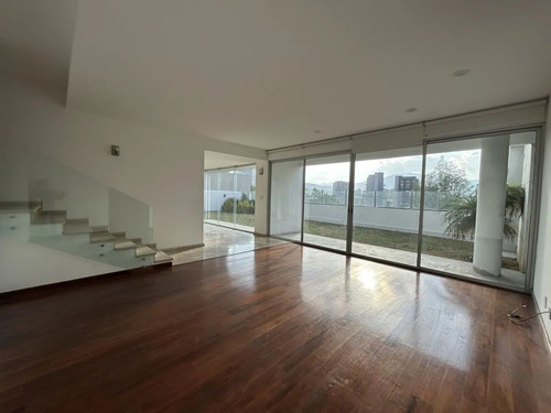 ¡vive Con Estilo En Interlomas! Renta Increíble Casa