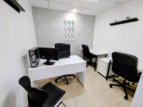 Local Para Oficina Totalmente Amueblado 2do Nivel De Plaza Comercial En El Sector De Naco, Santo Domingo