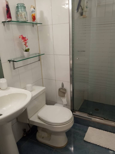 Apartamento En Los Naranjos Del Cafetal A Pocos Metros De Farmatodo (piso 1)