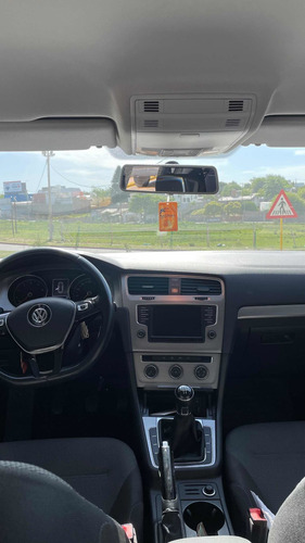 Imagen 10 de 11 de Volkswagen Golf 2018 1.6 Trendline