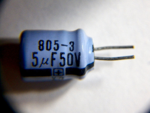 Condensador Capacitor Electrolítico 50v 5uf