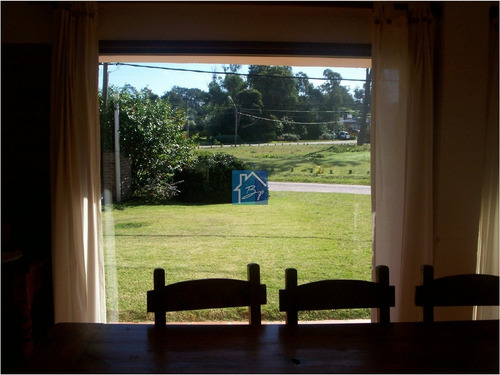 Casa En Punta Del Este, Pinares- Ref: 1077
