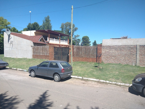Casa Quinta Con Pileta Ubicada En Barrio Cerrado Con Seguridad Las 24 Hs. Virrey Del Pino. La Matanza.
