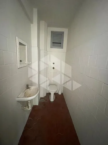 Vende-se Excelente Sala Comercial, Ampla, Com 47m², Banheiro, Piso Parquet Com Sinteko, Ensolarada.