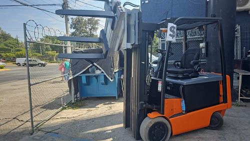 Montacargas Doosan Triple Mastil Con Aditamento Giratorio