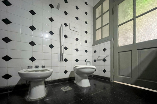 Venta - Casa De 5 Ambientes. Lourdes, Rosario.