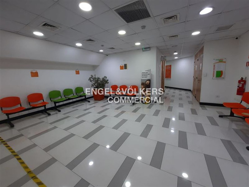 Local Comercial Dentro De Mall En Santiago - Arriendo.