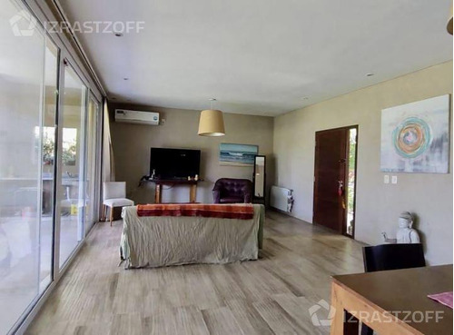 Venta Con Renta. Casa En Venta En Manzanares Chico