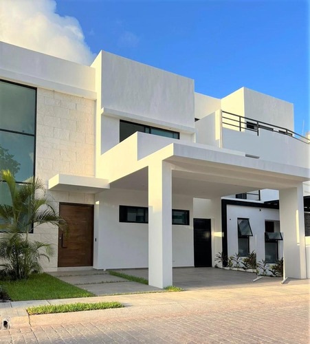 Casa En  Venta, 3 Recámaras, Piscina, Aqua By Cumbres, Av Huayacán, Cancún.