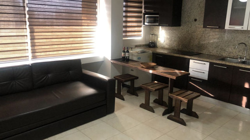 Luminoso Apartamento En Venta, Sector Costa Azul Ic-00539
