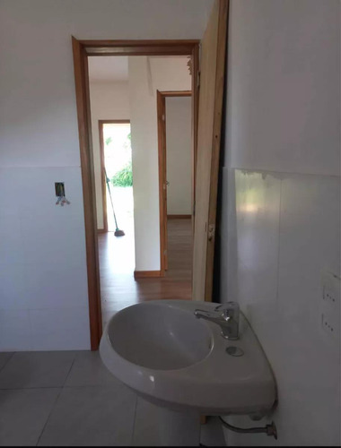 Alquiler Casa 2 Dormitorios, Con Entrada Para Autos. El Pinar