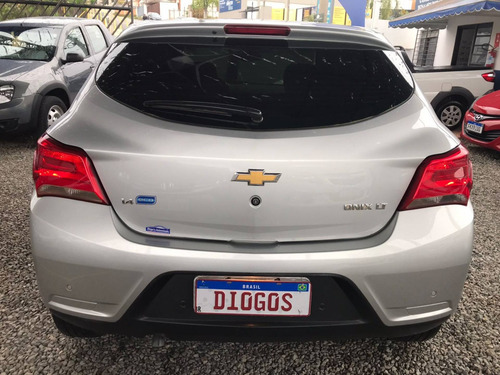Imagem 8 de 15 de Chevrolet Onix 1.4 Mpfi Lt 8v Flex 4p Manual