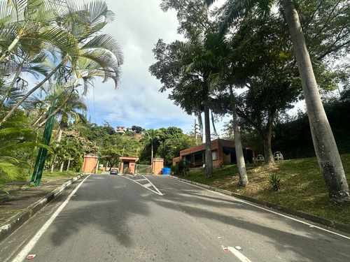 Se Vende Parcela Parcialmente Plana En Bosque De La Laguita Vi Mls #24-14479