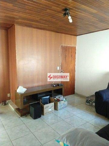 Imagem 2 de 20 de Sobrado Com 220m² De Área Construída, Garagem Coberta Para 2 Carros Em Bairro Residencial. - So0558