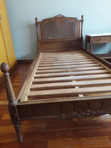 Camas Una Plaza Y Mesita De Luz Juego Marrón Madera Con Estirilla (Usado)
