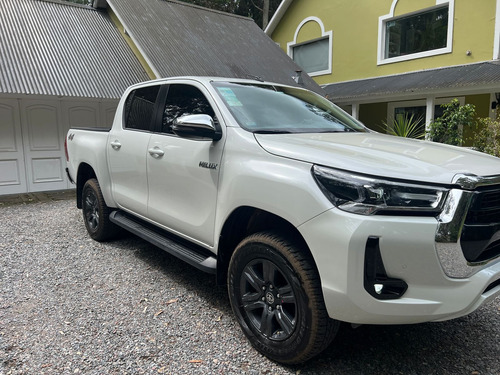 Toyota Hilux Pick-up 2.8 Cd Srv 204cv 4x4 At