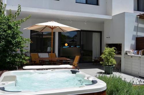Alquilo Anual Departamento Con Jacuzzi En Zona Manantiales!