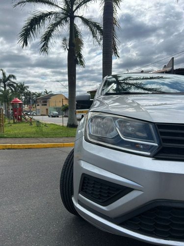 Volkswagen Voyage 1.6 MSI Flex 8V 4p