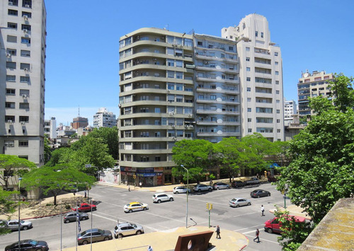 Venta Excelente Casa De 6 Dormitorios Y Dos Edificios Comerciales Centro. Dos Padrones