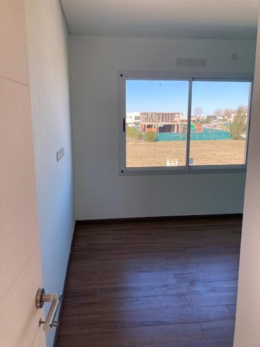 Imagen 17 de 30 de Venta Casa De Diseño En Barrio La Alameda - Canning
