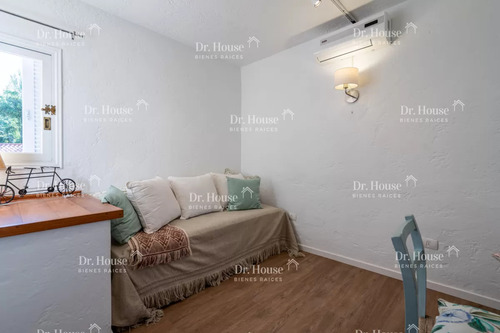 Preciosa Propiedad De 5 Dormitorios Divididos En Dos Hermosas Y Amplias Casas Construidas En El Mismo Terreno - Alquiler De Temporada
