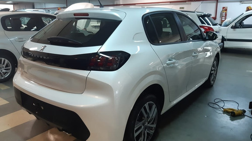 Imagen 4 de 18 de 208 Allure Tiptronic 2022