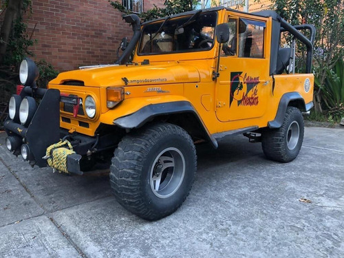 Toyota Fj 43  Land Cruiser.