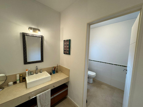 Casa En Tipas Nordelta 280 M2 Cub. Vista Al Lago Venta / Alquila