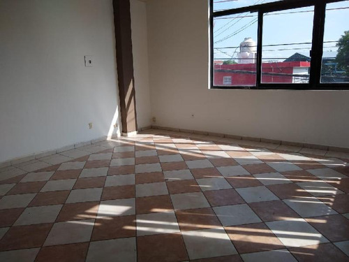 Se Renta Oficina Comercial En Col Las Reynas