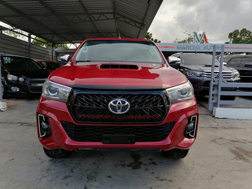 Toyota Hilux Limited Americana