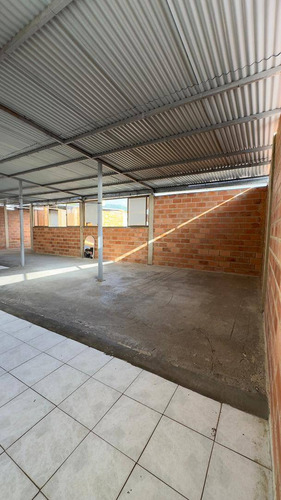 Annic Coronado Vende Comoda Casa En Calle Cerrada Urb. Trigal Centro Ref. 284796
