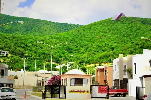 Col. Bosques De San Pedro -carretera Nacional- Casa En Venta Santiago N.l.
