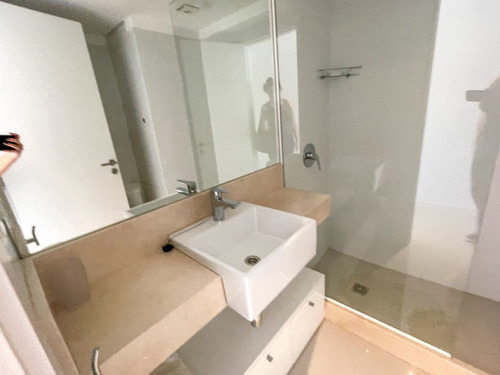 Imagen 5 de 11 de Apartamento En Venta De 2 Dormitorios En Playa Mansa (ref: Lij-5412)