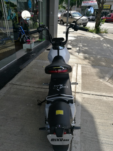 Imagen 6 de 25 de Scooter Moto Eléctrica Sunra Scooter Miku Litio 800w 295km