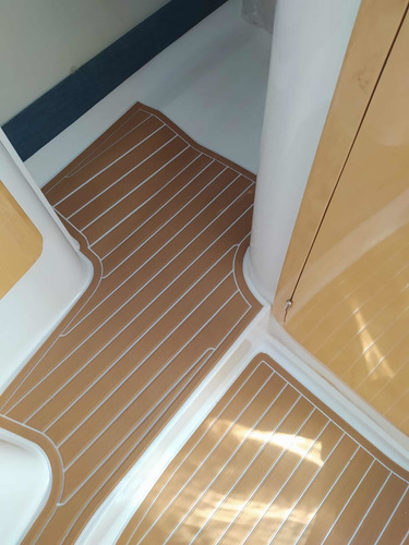 Quicksilver 2700 C/ Volvo 300 Hp Day Cruiser