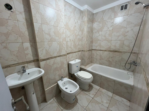Venta Caseros Amplio Monoambiente Bajas Expensas