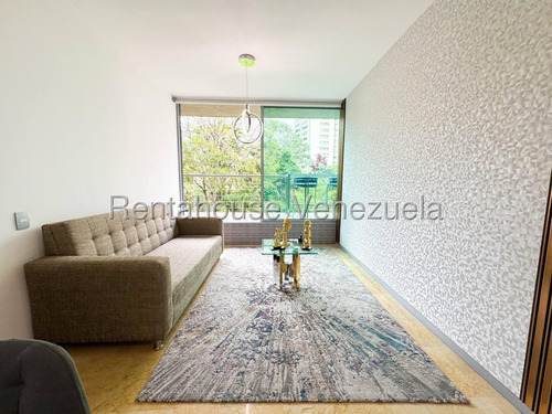 Gran Apartamento Remodelado En Alquiler, Urb. Sebucan