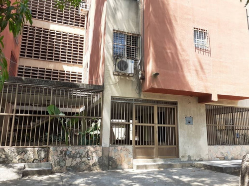 Imagen 1 de 17 de Av San Juan Vianney Resd Los Mangos Al Lado Delcolegio Fe Y Alegria Cod 135633 Vende Yackeline Tovar 04145831984