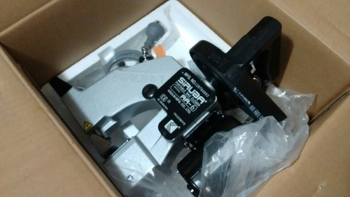 Máquina de coser cerradora Siruba AA AA-6 portable gris 220V