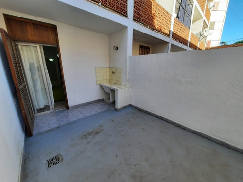 Imagen 11 de 12 de Amplio Departamento Dos Ambientes En Planta Baja Con Patio