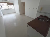 Comprar En Pleno Centro, Próximo A Plaza Cagancha, Ort. Amplio Apto C\u002F Patio Uso Exclusivo! Vivienda O Escritorio