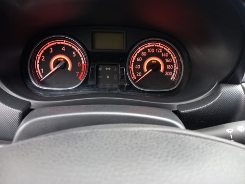 Imagem 7 de 9 de Sandero Expression 1.0 Branco 16v 2013